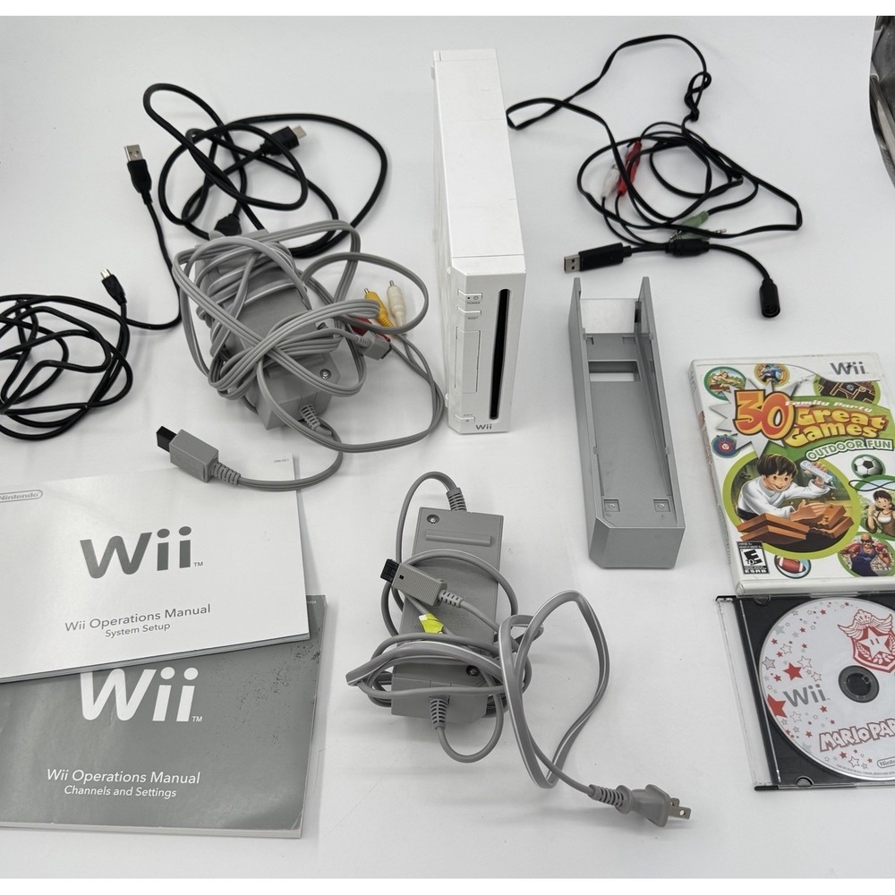 Nintendo Wii RVL-001 Console Bundle Tested Manual White GameCube + Mario Party 8